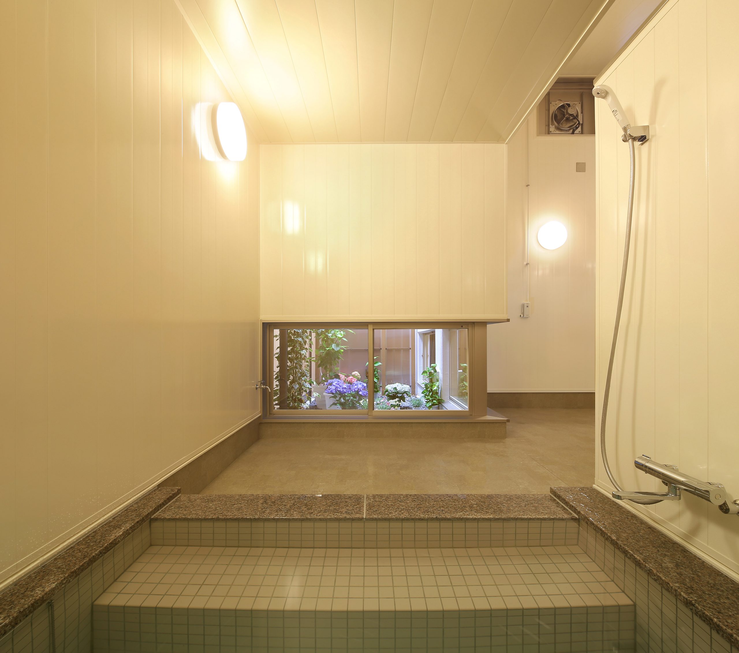 神村学園　寮浴室棟